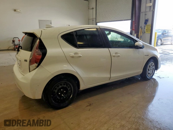 2016 Toyota Prius One z VIN JTDKDTB36G1134862, wystawiony jako Copart lot #53493945 z przebiegiem Nie podano mil oraz Czysty tytuł • Clean title. Historia ofert i sprzedaży dostępna na DreamBid. Obrazek 3.