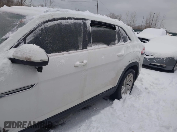2020 Volkswagen Atlas SE with VIN 1V21E2CA8LC209865, listed as a IAAI auction lot 41245990 with 53,239 mi miles and . Bid and sale history available at DreamBid. Image 13.