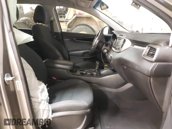 2016 Kia Sorento LX with VIN 5XYPG4A37GG013620, listed as a IAAI auction lot 41622185 with 109,938 mi miles. Bid and sale history available at carsss.com. Image 5.
