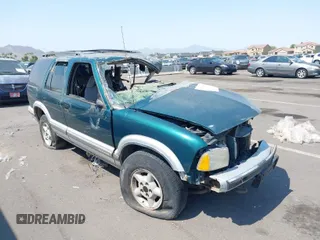 1997 Chevrolet Blazer LS z VIN 1GNDT13W7V2119309, wystawiony jako IAAI lot #39621303 z przebiegiem Nie podano mil oraz . Historia ofert i sprzedaży dostępna na DreamBid. Obrazek 1.