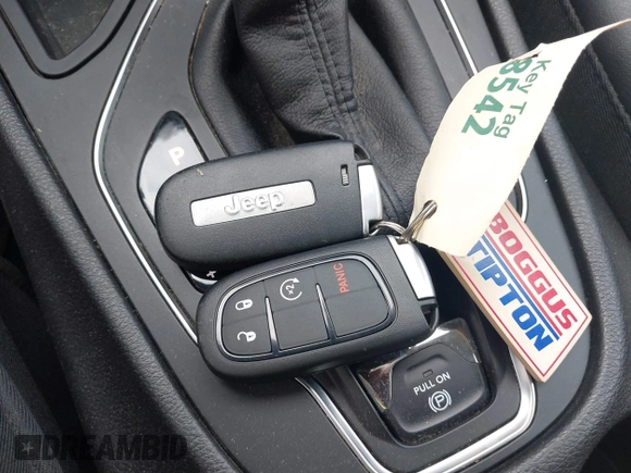 2021 Jeep Cherokee Altitude with VIN 1C4PJLLB2MD164004, listed as a IAAI auction lot 42083946 with 99,136 mi miles and . Bid and sale history available at DreamBid. Image 11.