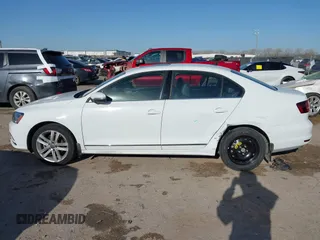 2017 Volkswagen Jetta SEL z VIN 3VWL17AJ0HM258163, wystawiony jako IAAI lot #41853477 z przebiegiem 48 243 mil mil oraz . Historia ofert i sprzedaży dostępna na DreamBid. Obrazek 14.