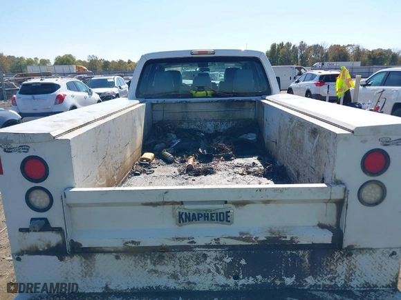 2015 Ford Super Duty F-250 SRW Lariat with VIN 1FT7W2B63FEC16902, listed as a IAAI auction lot 40648072 with 256,769 mi miles. Bid and sale history available at carsss.com. Image 8.