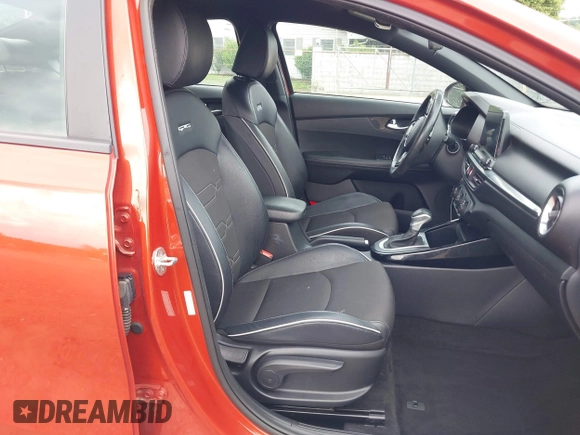 2021 Kia Forte GT-Line z VIN 3KPF34AD0ME298301, wystawiony jako IAAI lot #42452730 z przebiegiem 60 182 mil mil oraz . Historia ofert i sprzedaży dostępna na DreamBid. Obrazek 5.