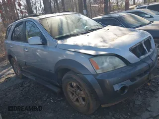 2005 Kia Sorento LX with VIN KNDJD733755357418, listed as a IAAI auction lot 41682545 with 147,272 mi miles. Bid and sale history available at carsss.com. Image 1.