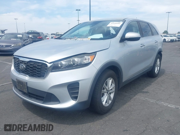 2019 Kia Sorento L with VIN 5XYPG4A30KG575383, listed as a IAAI auction lot 41958901 with 102,797 mi miles. Bid and sale history available at carsss.com. Image 2.