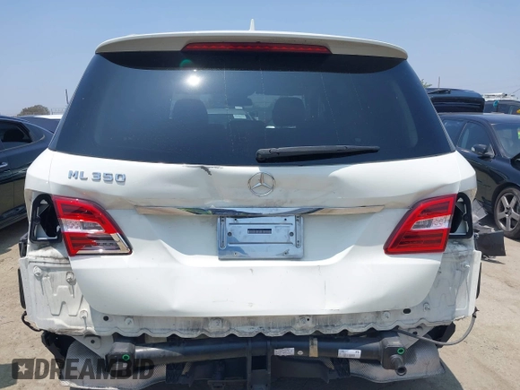 2013 Mercedes-Benz M 350 with VIN 4JGDA5JB6DA163663, listed as a IAAI auction lot 42449381 with 125,880 mi miles and . Bid and sale history available at DreamBid. Image 17.