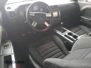 2009 Dodge Challenger R/T z VIN 2B3LJ54T69H588556, wystawiony jako Copart lot #56277855 z przebiegiem 47 405 mil mil oraz Szkoda całkowita • Salvage title. Historia ofert i sprzedaży dostępna na DreamBid. Obrazek 8.