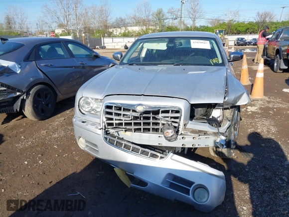 2010 Chrysler 300 C Hemi with VIN 2C3CA6CT4AH114698, listed as a IAAI auction lot 42050947 with 130,269 mi miles and . Bid and sale history available at carsss.com. Image 13.