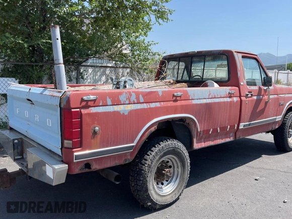 1986 Ford F-250 z VIN 1FTHF26L6GPA07454, wystawiony jako Copart lot #65404175 z przebiegiem 69 638 mil mil oraz Czysty tytuł • Clean title. Historia ofert i sprzedaży dostępna na DreamBid. Obrazek 4.