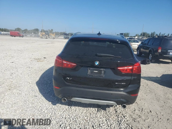 2022 BMW X1 sDrive28i with VIN WBXJG7C03N5U52669, listed as a Copart auction lot 87806305 with 27,609 mi miles and Salvage Title. Bid and sale history available at carsss.com. Image 6.