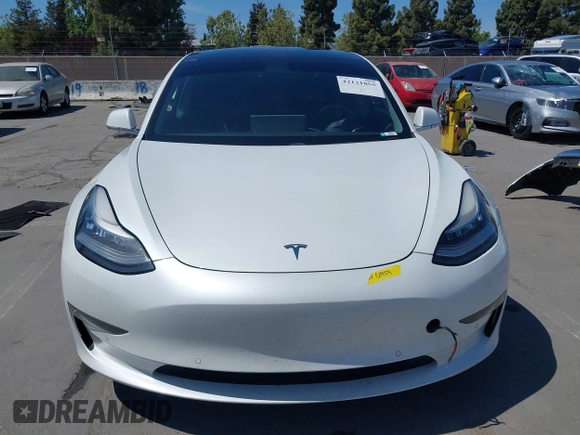 2020 Tesla Model 3 Long Range z VIN 5YJ3E1EB3LF621348, wystawiony jako IAAI lot #42121895 z przebiegiem Nie podano mil oraz . Historia ofert i sprzedaży dostępna na DreamBid. Obrazek 12.