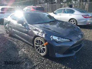 2020 Toyota 86 with VIN JF1ZNAA12L8752820, listed as a IAAI auction lot 41406321 with 39,847 mi miles. Bid and sale history available at carsss.com. Image 1.