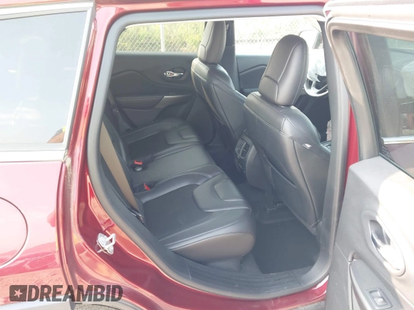 2020 Jeep Cherokee Latitude Plus z VIN 1C4PJMLB6LD585258, wystawiony jako IAAI lot #42411918 z przebiegiem 42 097 mil mil oraz . Historia ofert i sprzedaży dostępna na DreamBid. Obrazek 8.