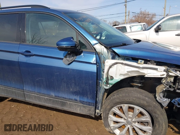 2018 Volkswagen Tiguan S with VIN 3VV1B7AX6JM108786, listed as a IAAI auction lot 41708099 with 162,289 mi miles and . Bid and sale history available at DreamBid. Image 17.