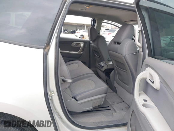 2012 Chevrolet Traverse LS z VIN 1GNKRFED2CJ354122, wystawiony jako IAAI lot #42267587 z przebiegiem 43 585 mil mil oraz . Historia ofert i sprzedaży dostępna na DreamBid. Obrazek 8.