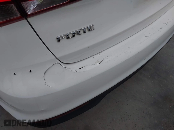 2017 Kia Forte LX with VIN 3KPFK4A7XHE112475, listed as a IAAI auction lot 40762895 with 61,394 mi miles. Bid and sale history available at carsss.com. Image 17.