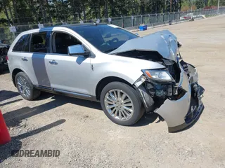 2013 Lincoln MKX z VIN 2LMDJ8JK4DBL42567, wystawiony jako IAAI lot #42057946 z przebiegiem Nie podano mil oraz . Historia ofert i sprzedaży dostępna na DreamBid. Obrazek 1.