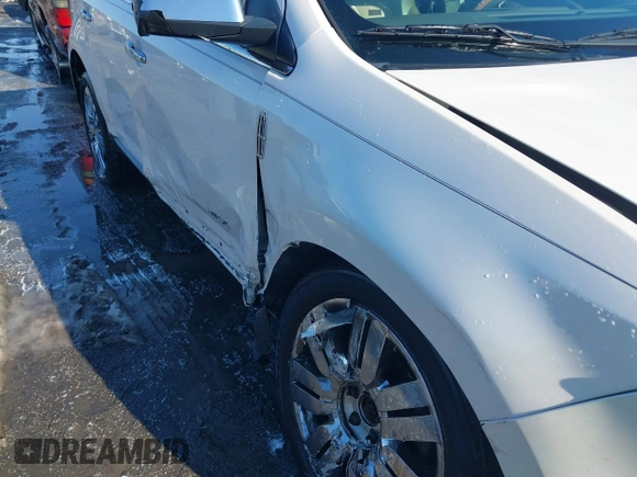 2009 Lincoln MKX with VIN 2LMDU68C49BJ03277, listed as a IAAI auction lot 41342935 with 140,674 mi miles. Bid and sale history available at carsss.com. Image 6.