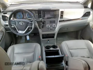 2018 Toyota Sienna XLE Auto Access Seat with VIN 5TDYZ3DC3JS937714, listed as a Copart auction lot 57392425 with 212,231 mi miles and Salvage title. Bid and sale history available at DreamBid. Image 8.