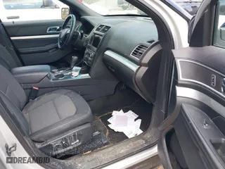 2017 Ford Explorer XLT with VIN 1FM5K8D88HGA32272, listed as a IAAI auction lot 41897475 with 166,846 mi miles. Bid and sale history available at carsss.com. Image 5.