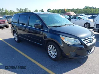 2012 Volkswagen Routan SE z VIN 2C4RVABG7CR393675, wystawiony jako IAAI lot #42416435 z przebiegiem 216 556 mil mil oraz . Historia ofert i sprzedaży dostępna na DreamBid. Obrazek 1.