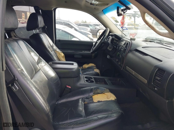 2007 Chevrolet Silverado 1500 LT w/1LT with VIN 1GCEC19J97Z514496, listed as a IAAI auction lot 41756114 with 201,886 mi miles. Bid and sale history available at carsss.com. Image 5.