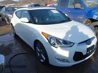 2016 Hyundai Veloster z VIN KMHTC6AD6GU252598, wystawiony jako IAAI lot #41453543 z przebiegiem 117 625 mil mil oraz . Historia ofert i sprzedaży dostępna na DreamBid. Obrazek 1.