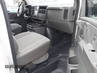 2007 Chevrolet Express Cargo Van with VIN 1GCGG25V471101377, listed as a IAAI auction lot 42105592 with 191,503 mi miles. Bid and sale history available at carsss.com. Image 5.
