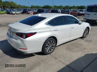 2019 Lexus ES with VIN 58ABZ1B13KU027719, listed as a IAAI auction lot 41945226 with 37,453 mi miles. Bid and sale history available at carsss.com. Image 4.