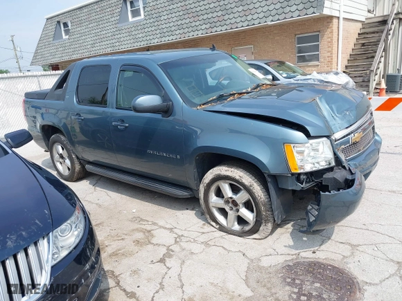 2009 Chevrolet Avalanche LT w/2LT with VIN 3GNFK22039G178725, listed as a IAAI auction lot 39426610 with 168,432 mi miles. Bid and sale history available at carsss.com. Image 1.