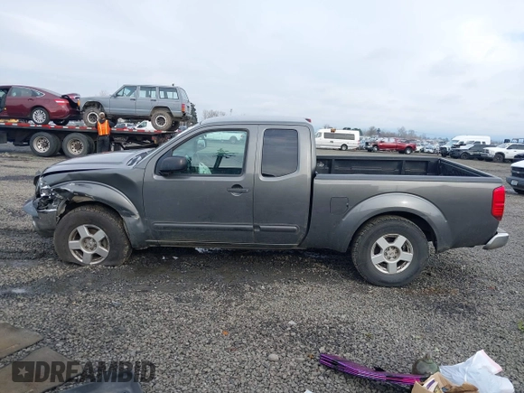 2007 Nissan Frontier SE z VIN 1N6AD06U97C442798, wystawiony jako IAAI lot #41548424 z przebiegiem 230 153 mil mil oraz . Historia ofert i sprzedaży dostępna na DreamBid. Obrazek 15.
