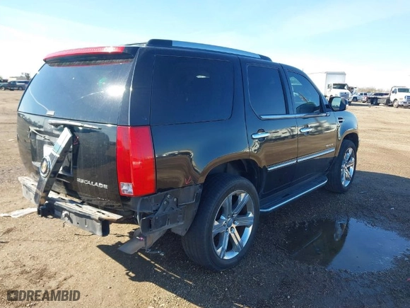 2013 Cadillac Escalade Luxury with VIN 1GYS3BEFXDR127777, listed as a IAAI auction lot 41375483 with 206,851 mi miles. Bid and sale history available at carsss.com. Image 4.
