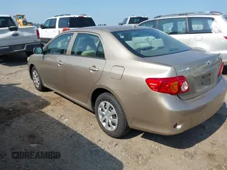 2010 Toyota Corolla z VIN 1NXBU4EE9AZ296778, wystawiony jako IAAI lot #42602580 z przebiegiem 128 873 mil mil oraz . Historia ofert i sprzedaży dostępna na DreamBid. Obrazek 3.