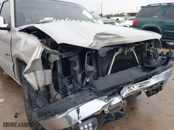 2005 Chevrolet Silverado 1500 Work Truck with VIN 1GCEC19X35Z202451, listed as a IAAI auction lot 41019154 with 279,898 mi miles. Bid and sale history available at carsss.com. Image 6.