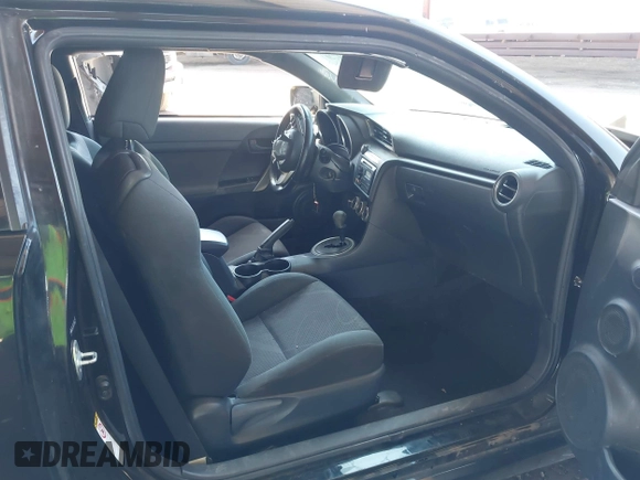 2013 Scion tC z VIN JTKJF5C72D3063378, wystawiony jako IAAI lot #42131820 z przebiegiem 223 088 mil mil oraz . Historia ofert i sprzedaży dostępna na DreamBid. Obrazek 5.