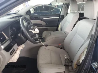 2016 Toyota Highlander LE z VIN 5TDBKRFH3GS331182, wystawiony jako Copart lot #55028355 z przebiegiem 118 462 mil mil oraz Szkoda całkowita • Salvage title. Historia ofert i sprzedaży dostępna na DreamBid. Obrazek 7.