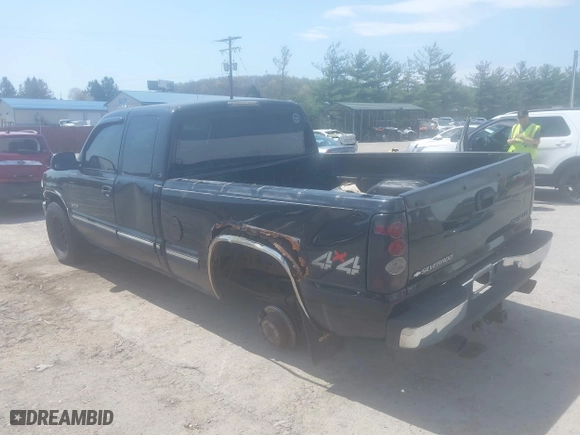 2002 Chevrolet Silverado 1500 LT with VIN 2GCEK19T721199574, listed as a IAAI auction lot 42074373 with 319,080 mi miles. Bid and sale history available at carsss.com. Image 3.