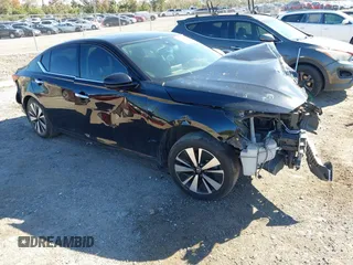 2020 Nissan Altima 2.5 SV with VIN 1N4BL4DV8LC265092, listed as a IAAI auction lot 41236795 with 68,242 mi miles. Bid and sale history available at carsss.com. Image 1.