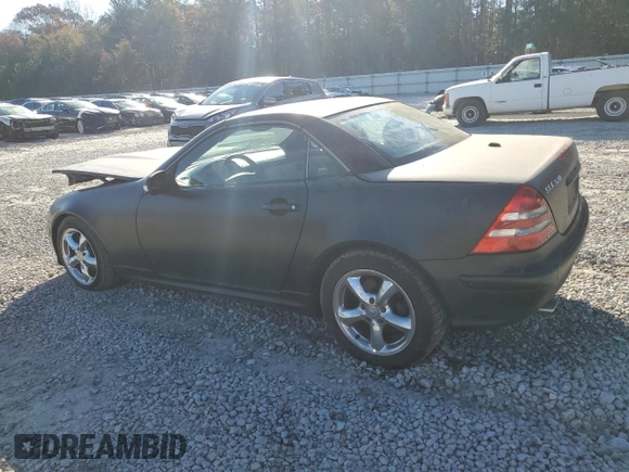 2002 Mercedes-Benz SLK 320 z VIN WDBKK65F22F249238, wystawiony jako Copart lot #84938474 z przebiegiem 128 108 mil mil oraz Szkoda całkowita • Salvage title. Historia ofert i sprzedaży dostępna na DreamBid. Obrazek 2.