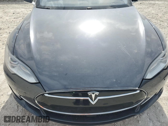 2014 Tesla Model S P85D with VIN 5YJSA1H28EFP62793, listed as a Copart auction lot 52902495 with Not Provided miles and Salvage Title. Bid and sale history available at DreamBid. Image 11.