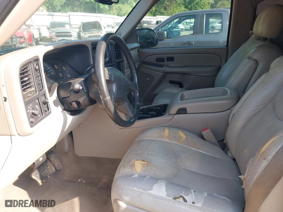 2005 Chevrolet Tahoe LT with VIN 1GNEK13T05R136750, listed as a IAAI auction lot 42054813 with 1 mi miles. Bid and sale history available at carsss.com. Image 5.