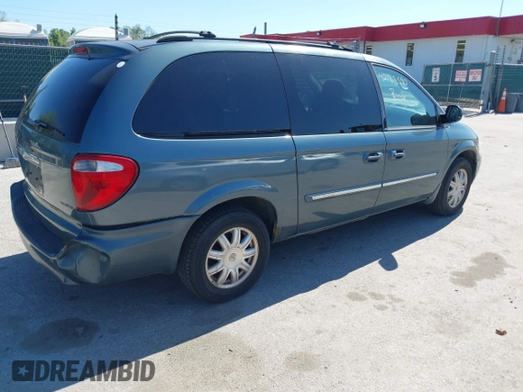 2007 Chrysler Town & Country LWB Touring with VIN 2A4GP54L47R167189, listed as a IAAI auction lot 42143590 with 165,547 mi miles. Bid and sale history available at carsss.com. Image 4.