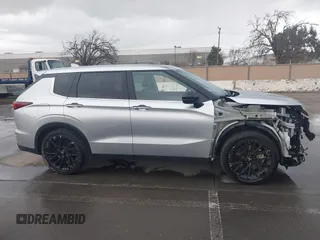 2022 Mitsubishi Outlander SE z VIN JA4J3UA87NZ059213, wystawiony jako IAAI lot #41723525 z przebiegiem 41 610 mil mil oraz . Historia ofert i sprzedaży dostępna na DreamBid. Obrazek 14.