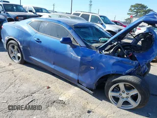 2021 Chevrolet Camaro 1LS z VIN 1G1FB1RX3M0128032, wystawiony jako IAAI lot #41050713 z przebiegiem 58 255 mil mil oraz . Historia ofert i sprzedaży dostępna na DreamBid. Obrazek 1.