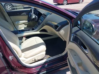 2013 Lincoln MKZ z VIN 3LN6L2GKXDR824996, wystawiony jako IAAI lot #42574204 z przebiegiem 81 370 mil mil oraz . Historia ofert i sprzedaży dostępna na DreamBid. Obrazek 5.