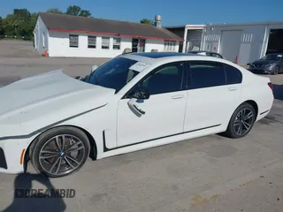 2020 BMW 7 Series 750i xDrive z VIN WBA7U2C05LGJ59941, wystawiony jako IAAI lot #42022091 z przebiegiem 50 605 mil mil oraz . Historia ofert i sprzedaży dostępna na DreamBid. Obrazek 13.