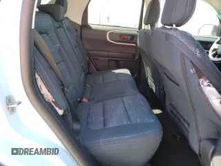 2024 Ford Bronco Sport Heritage z VIN 3FMCR9G64RRE99850, wystawiony jako Copart lot #50437215 z przebiegiem 8 704 mil mil oraz Szkoda całkowita • Salvage title. Historia ofert i sprzedaży dostępna na DreamBid. Obrazek 11.