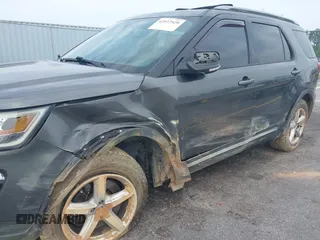 2018 Ford Explorer XLT z VIN 1FM5K7D8XJGA62972, wystawiony jako IAAI lot #42037529 z przebiegiem 182 932 mil mil oraz . Historia ofert i sprzedaży dostępna na DreamBid. Obrazek 6.