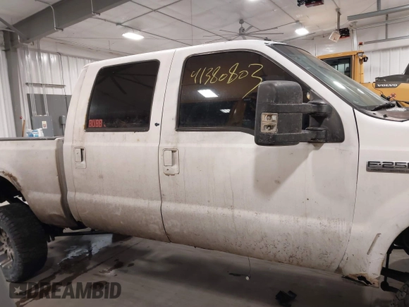 2001 Ford Super Duty F-250 XL with VIN 1FTNW21FX1EA67812, listed as a IAAI auction lot 41380803 with 219,306 mi miles. Bid and sale history available at carsss.com. Image 13.